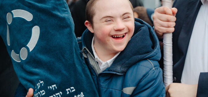 New Torah Celebrated at Friendship Circle of Brooklyn